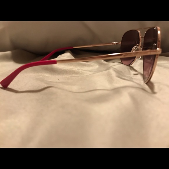 New Michael Kors sunglasses with pink earpiece tip - Picture 7 of 8